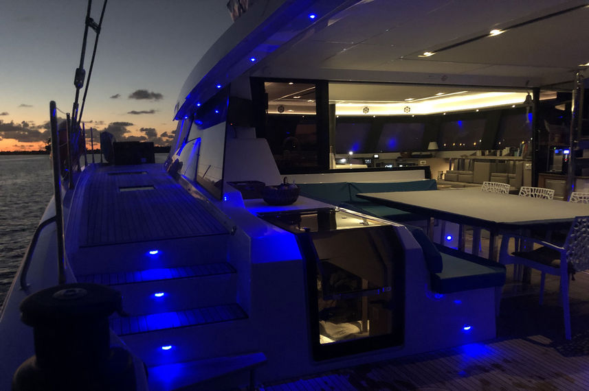 Salon exterior  - Aqua Tiki III