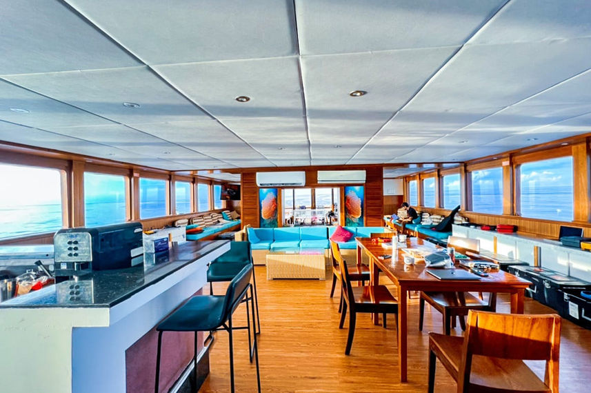 Dining Room - Divescape Cruiser